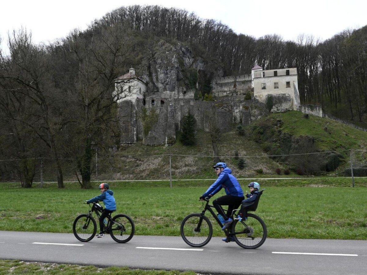 slovensko  uvoľňovanie bicyklovanie turistika príroda 1140px (TASR/Radovan Stoklasa)