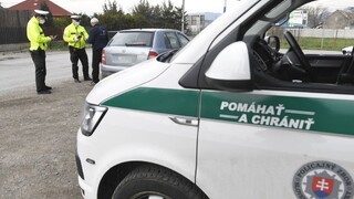 Vodič jazdil na R1 v protismere, na očkovanie dorazil v sprievode polície