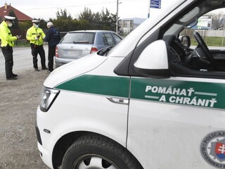 Vodič jazdil na R1 v protismere, na očkovanie dorazil v sprievode polície