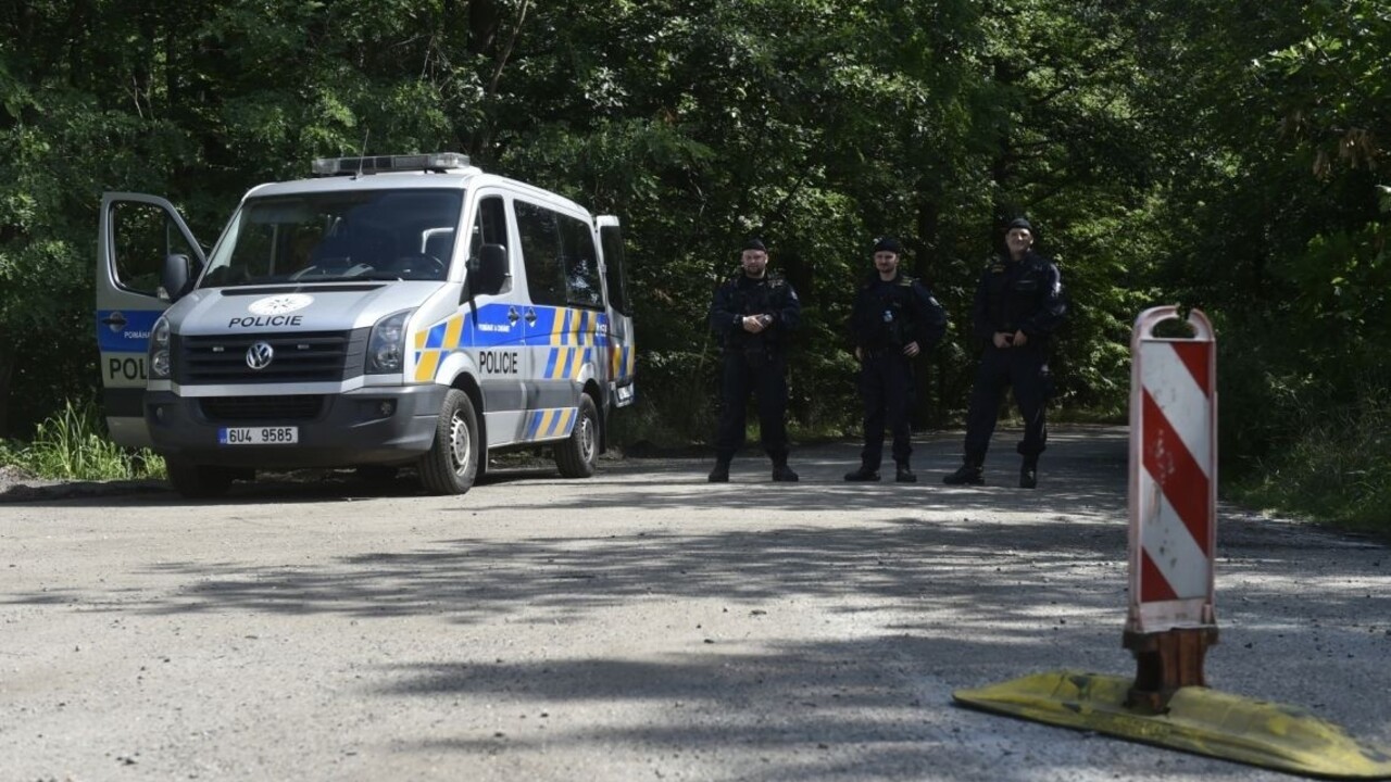 Po celom Česku zasahujú kriminalisti, dôvodom sú odchody ľudí na Ukrajinu