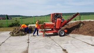 Triedenie kuchynského odpadu sa osvedčilo. V obci Beluša zriadili kompostáreň