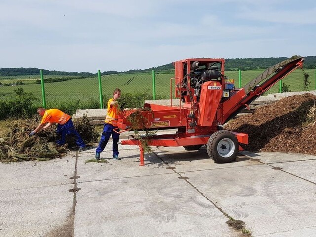 Triedenie kuchynského odpadu sa osvedčilo. V obci Beluša zriadili kompostáreň