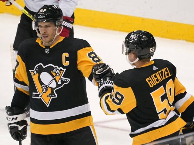 NHL: Crosby po operácii zápästia prvýkrát trénoval so spoluhráčmi