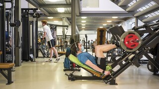 Z malej klietky do väčšieho výbehu. Fitness centrá čelia dileme