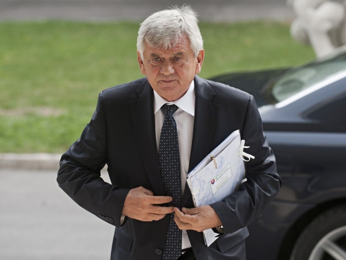 Jahnátek bol vypovedať, miesto káuz sa ho pýtali na vyhrážanie