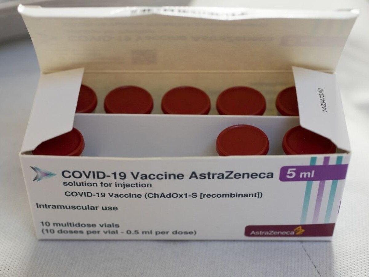 V Británii pribudli prípady zrazenín po očkovaní AstraZenecou