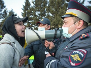 protest, navaľnyj, megafón, 1140x