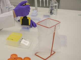 valneva, laboratórium, vakcína, 1140x