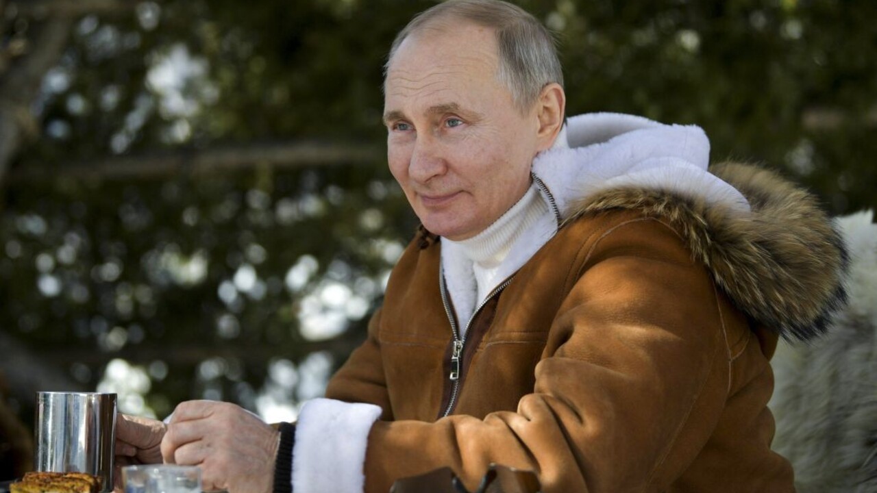 Putin chce spomaliť šírenie vírusu voľnom. Má trvať 10 dní