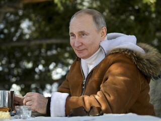 Putin chce spomaliť šírenie vírusu voľnom. Má trvať 10 dní
