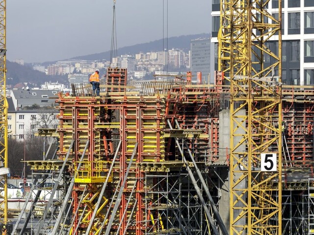 Ceny materiálov výrazne rastú. Hrozí, že mnohé stavby nebudú dokončené