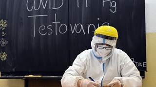 Počet hospitalizovaných naďalej klesá, pribudlo 53 úmrtí