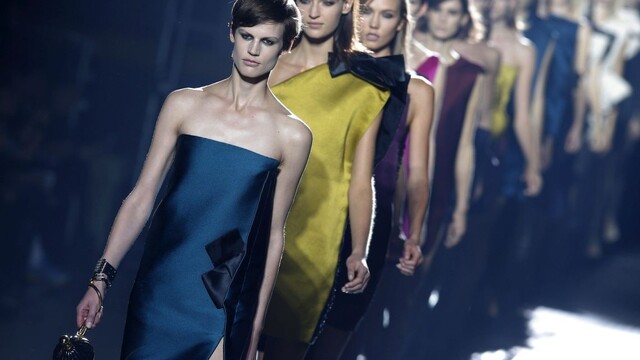 Rana pre módny priemysel. Známy návrhár podľahol juhoafrickej mutácii