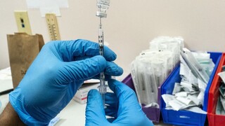 Kritická skupina obyvateľov by nemala s očkovaním proti omikronu čakať, upozorňuje rezort zdravotníctva