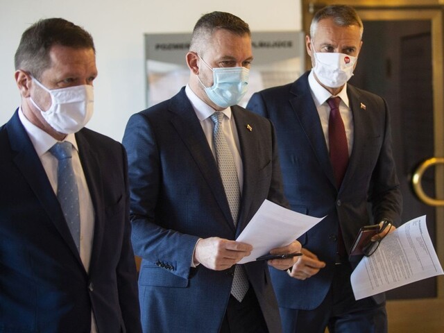 Hlas-SD doručí prezidentke podpisy občanov, tá chce referendum preveriť