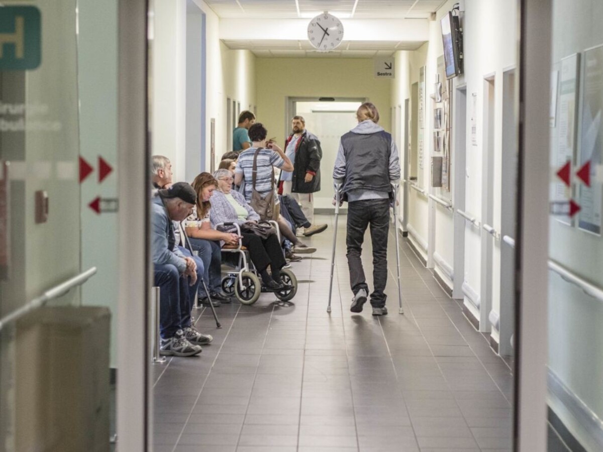 Ambulancie zažívajú nápor. Lekári pociťujú po poslednom roku už únavu