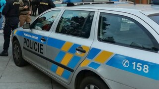 Česká polícia vyšetruje trojnásobnú vraždu. Muž použil zbraň, ktorú mal v legálnej držbe