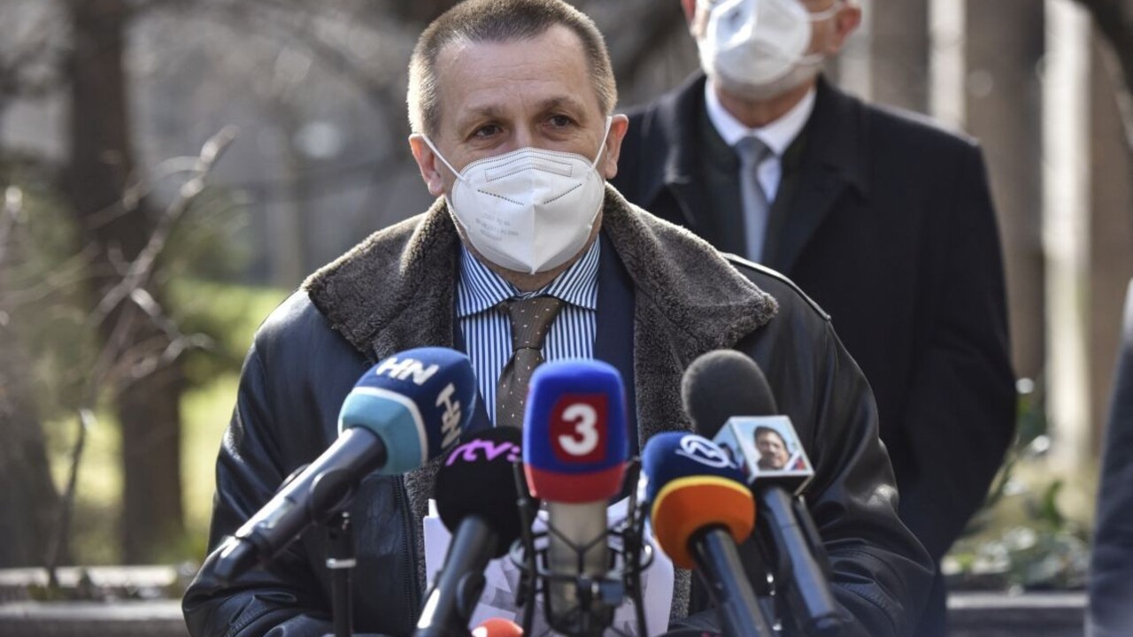 Hlas-SD: Mičovského rezort sa zamotáva do korupčných schém