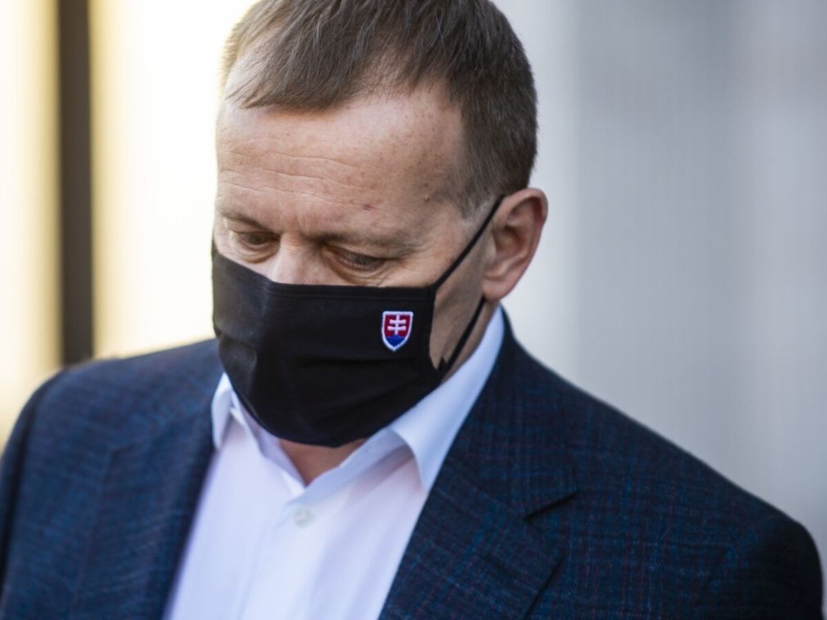 Pakt o migrácii sa tvorí poza chrbát občanov, podozrieva Kollár