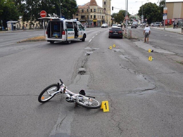 Za deň dve nehody detí na bicykli, 10-ročný chlapec nemal ani prilbu