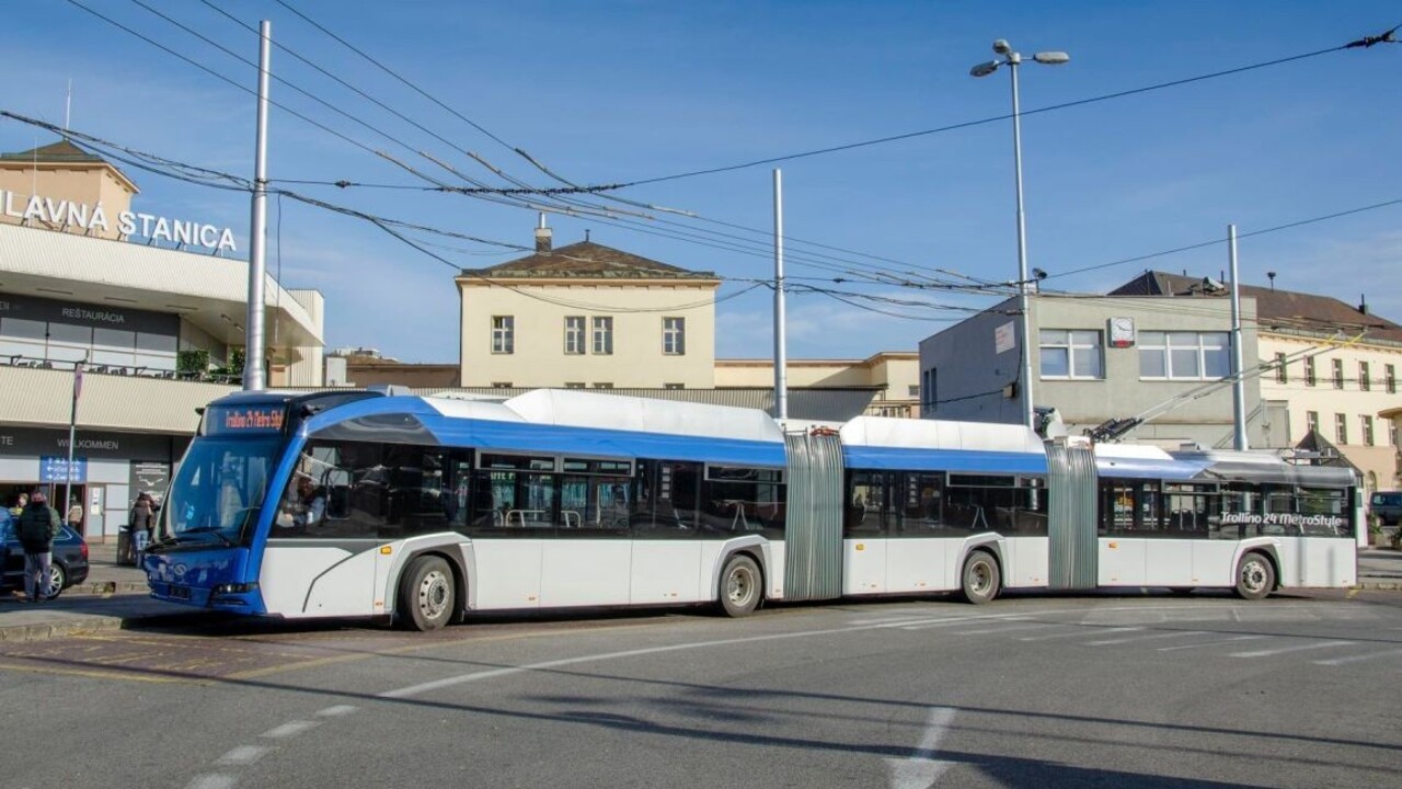 40 ton a 24 metrov. Tieto mega trolejbusy budú jazdiť Bratislavou
