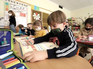 Deti sa učia na smeny, škola je primalá. Situácia sa bude zhoršovať