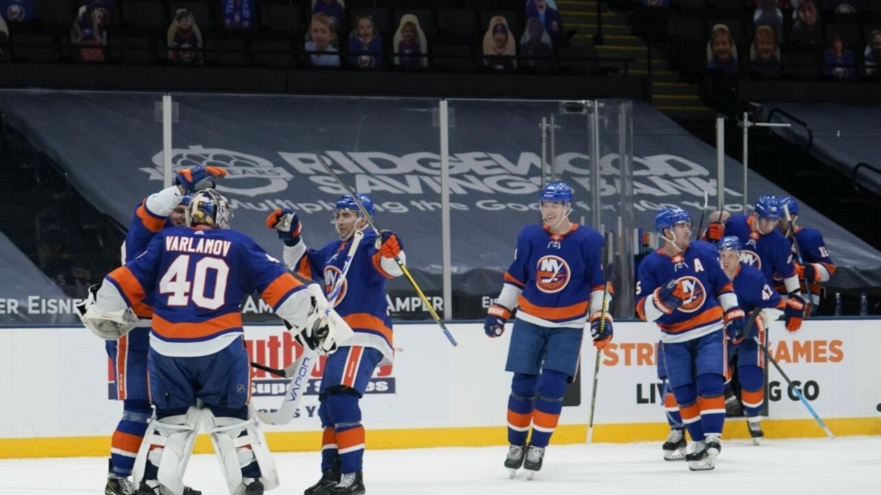 NHL: Islanders si zabezpečili postup do play off, uspel aj Detroit s Pánikom