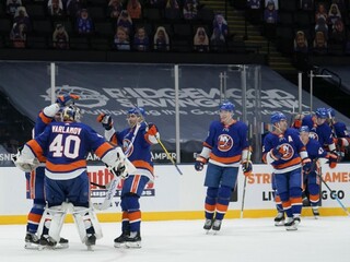 NHL: Islanders si zabezpečili postup do play off, uspel aj Detroit s Pánikom