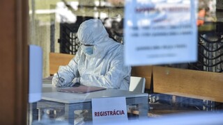 Pribudlo ďalších 34 obetí, hospitalizovaných je opäť menej
