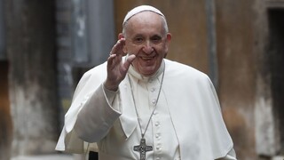 Pápež sa modlí za skončenie pandémie, odštartoval ružencový maratón