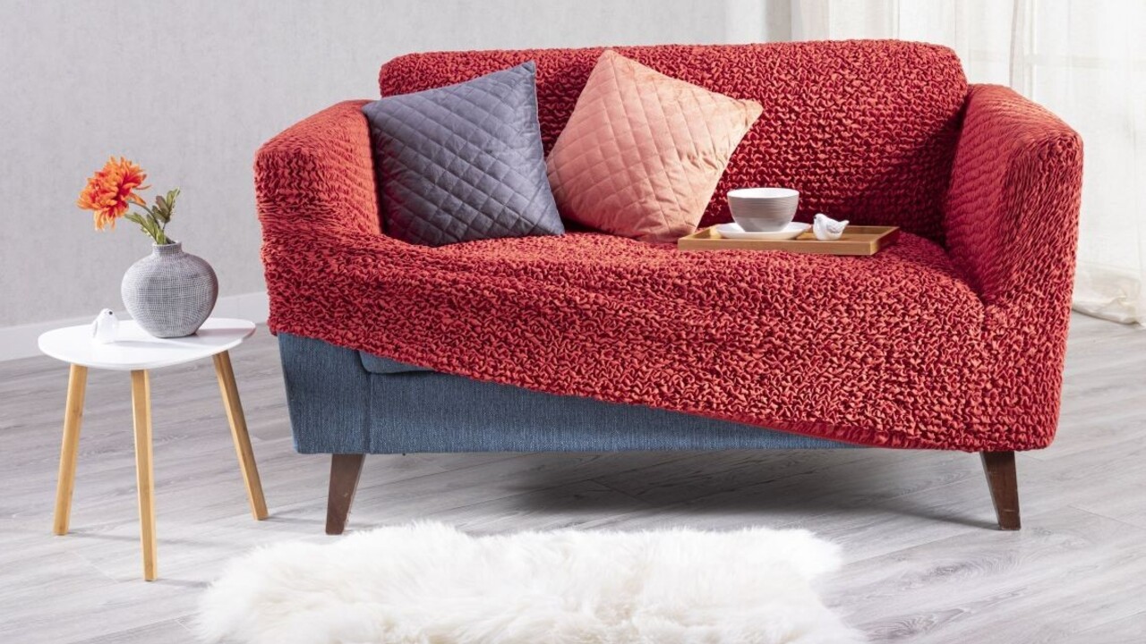 Ak potrebujete zmenu, ale nechcete meniť obľúbenú sedačku, riešením sú napínacie poťahy