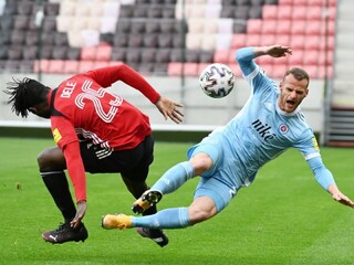Slovan má za sebou potupné prehry. Klub má zachrániť veľké trénerské meno