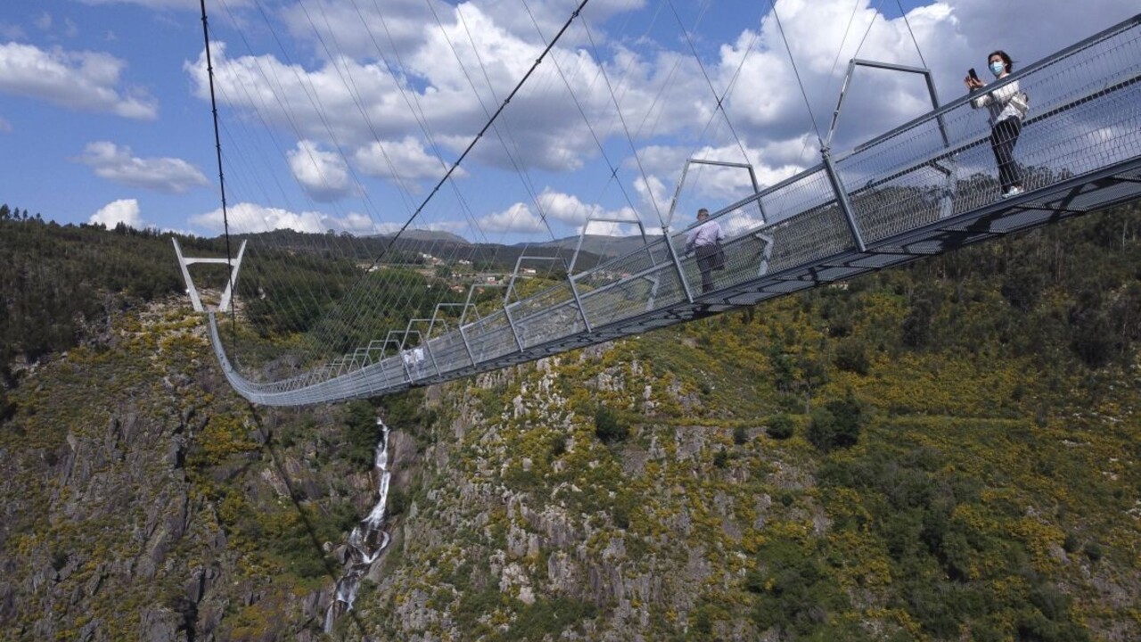 FOTO Zážitok pre odvážnych. Prešli by ste sa po rekordnom visutom moste?