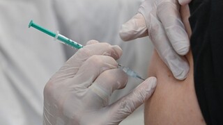 Štvrtina Európanov má už prvú dávku vakcíny proti koronavírusu