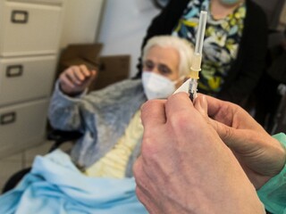 USA prerozdelia vakcíny štátom s vyšším záujmom o očkovanie