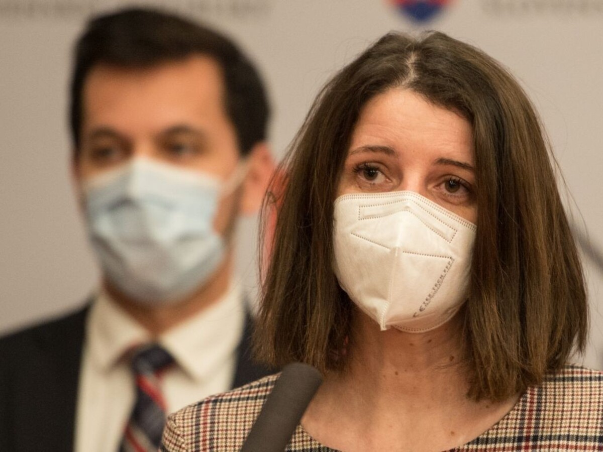 Do noci v interiéri klubu. Šeliga, Žitňanská a Droba porušili viaceré predpisy