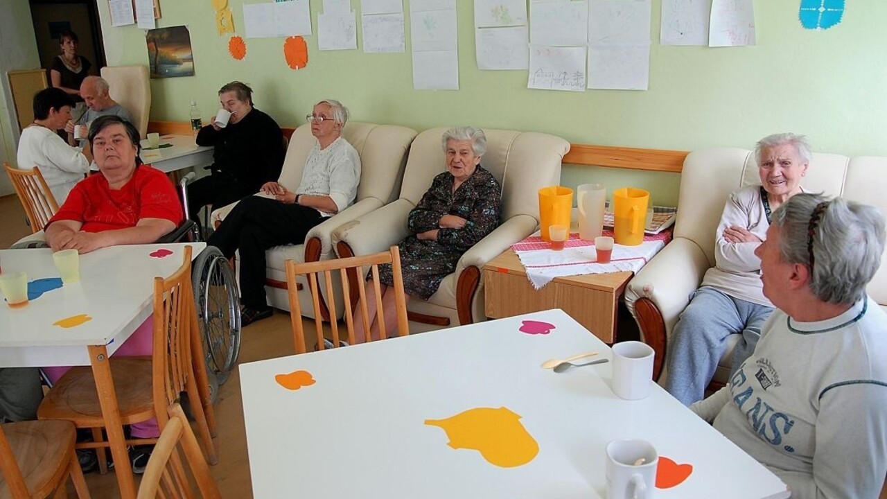 Dobré správy z domovov seniorov. Tento kraj zaočkoval už 95 percent záujemcov