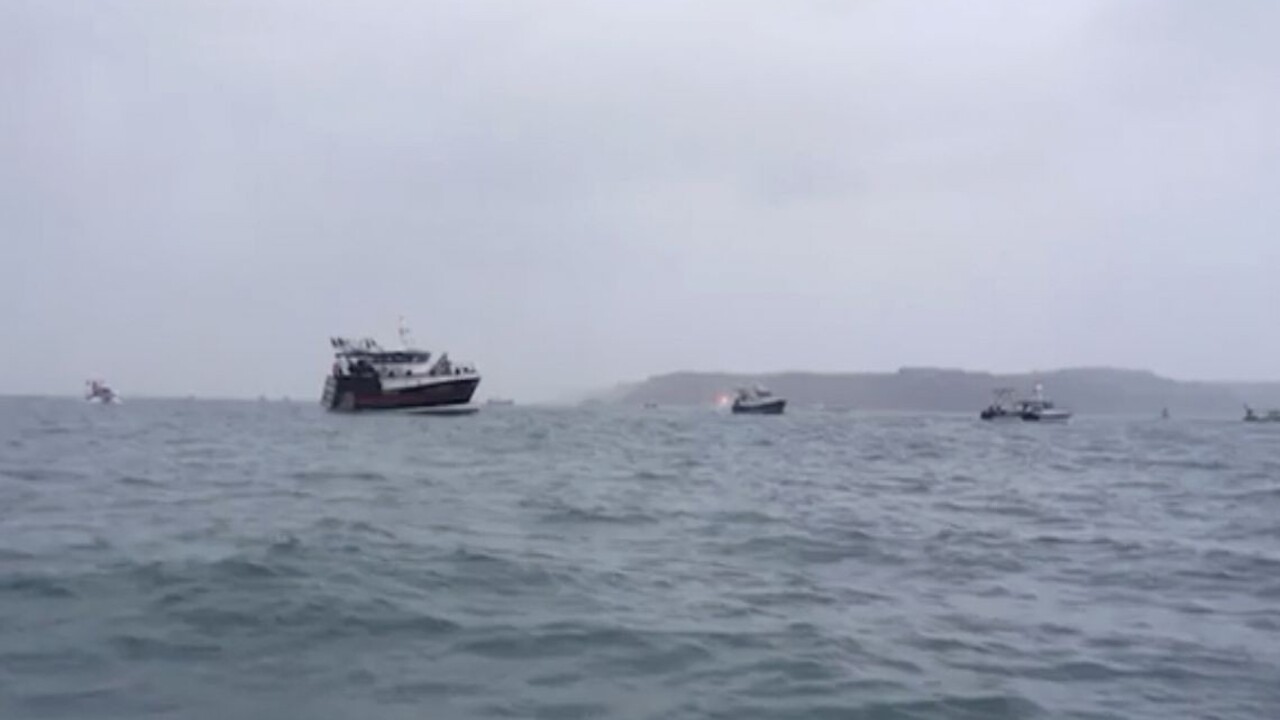 Spor pre ostrov je nateraz zažehnaný, Johnson lode stiahol