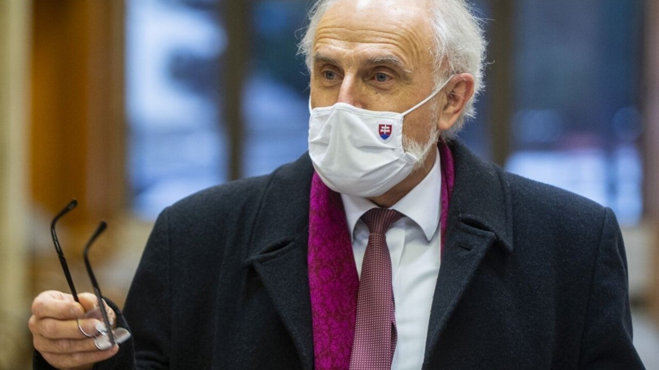 Hlasu sa nepáči, že má Mičovský šestnásť poradcov. Chce, aby zverejnil, koľko im platí