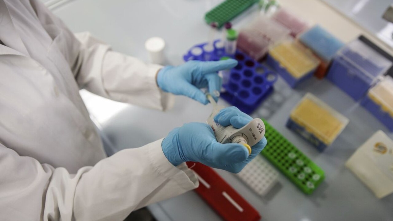 Vyvinuli liek proti koronavírusu. Prípravok z Litvy už testujú