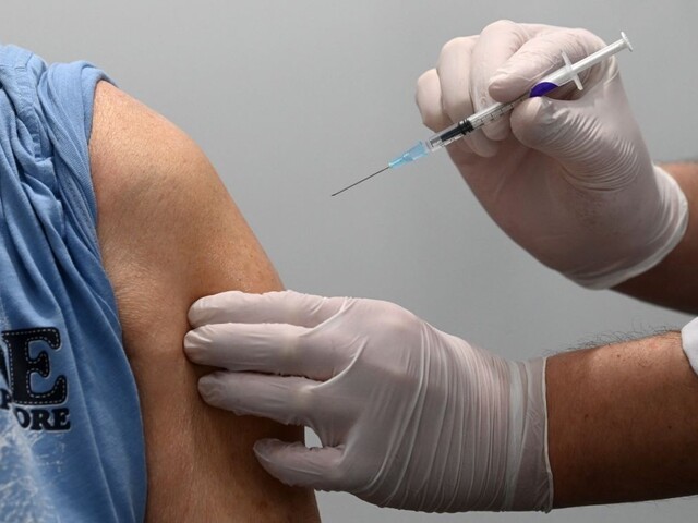 Vakcínu Pfizer a Moderna dostanú už aj ľudia od 45 rokov