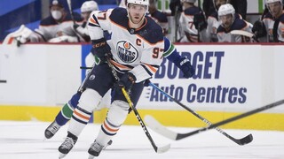 NHL: McDavid pokoril stobodovú hranicu, Pánik si pripísal asistenciu