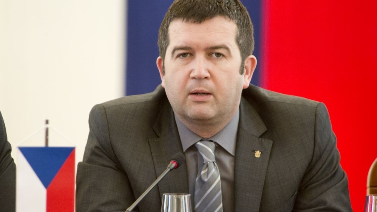 S prípravami Hamáčkovej cesty mala pomáhať aj prezidentská kancelária