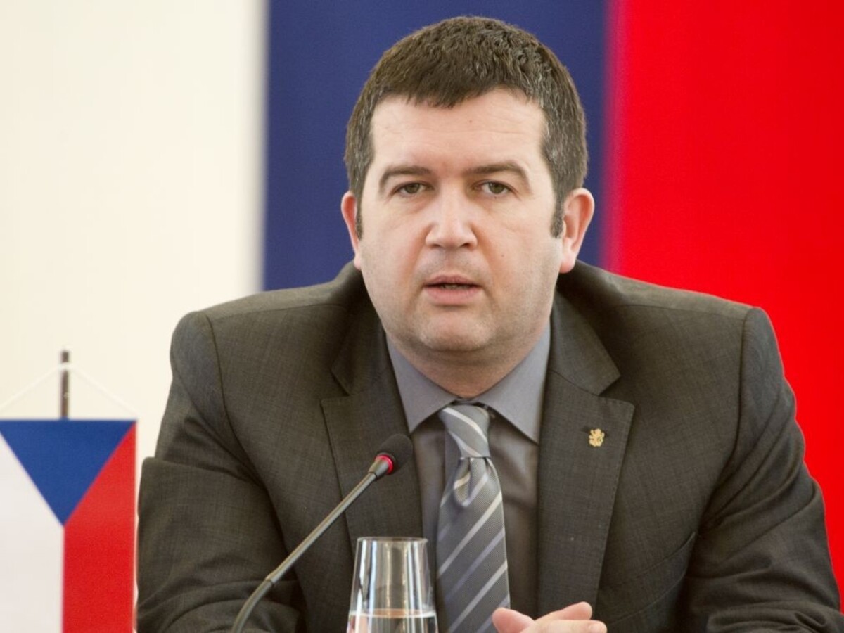 S prípravami Hamáčkovej cesty mala pomáhať aj prezidentská kancelária