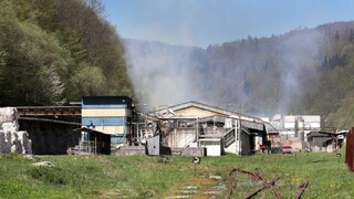 V Harmanci vypukol požiar, plamene zachvátili sklad s papierom