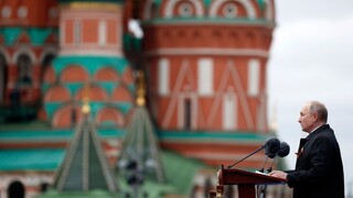 Rusko bude vždy hájiť svoje záujmy, zdôraznil Putin počas osláv