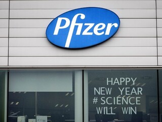 Česi najviac dôverujú vakcíne od Pfizeru. Najmenej čínskej a Sputniku