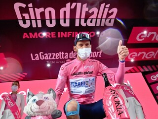 Po štvrtej etape sa poradie zmenilo. Lídrom Giro d'Italia je De Marchi