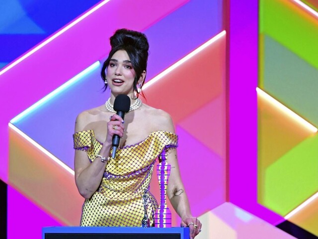 Rozdali Brit Awards. Vláda testovala bezpečnosť masových akcií
