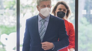Prvú dávku AstraZenecy nahradí Pfizer. Minister hovorí aj o výbere vakcín